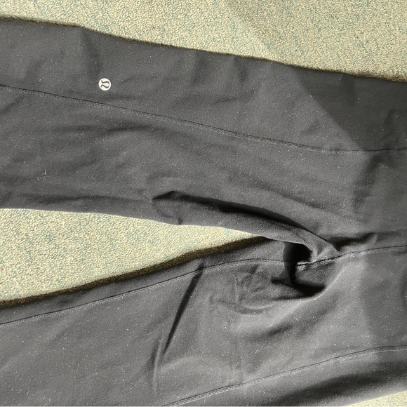 Lululemon capri length leggings. Sz8. Reversible w/white dots to solid black - Picture 5 of 7